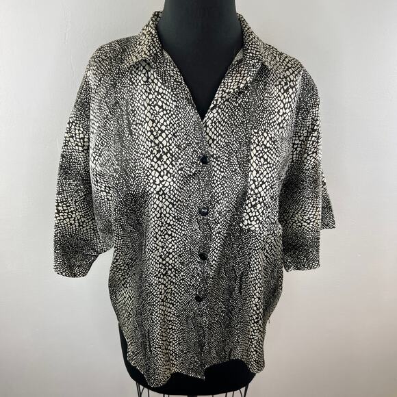 VINTAGE Happy Legs Black White Snakeskin Button-Up Boxy Short Sleeve Shirt M VTG - Picture 2 of 7